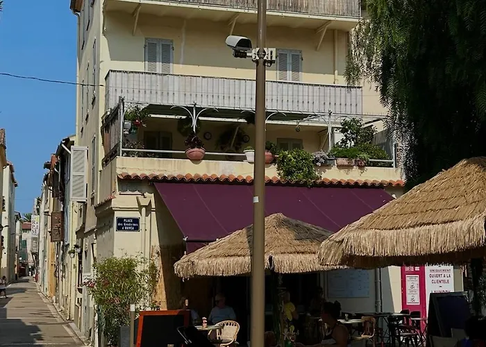 Riviera בית נופש *