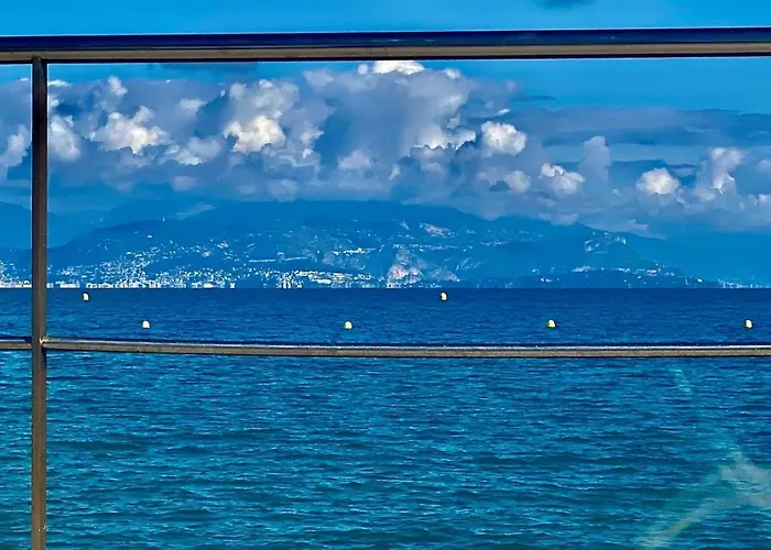 Riviera בית נופש *